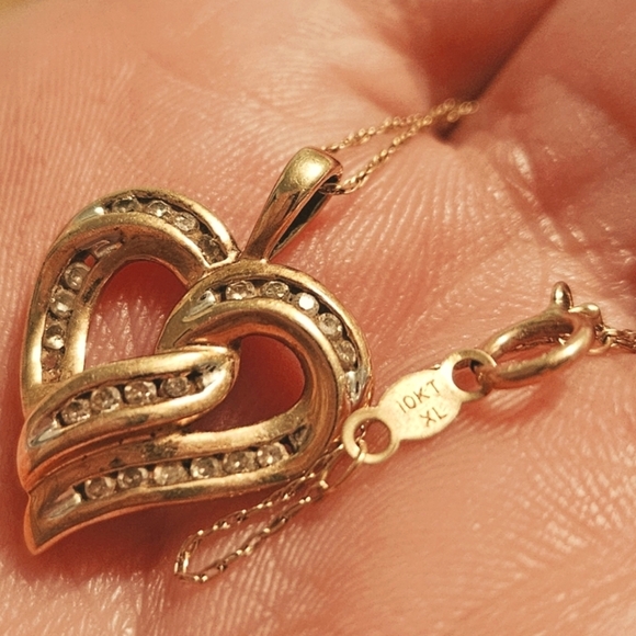 10KT Forever Diamond Yellow Gold Pave Diamond Twisted Heart Pendant Necklace 20" - Picture 4 of 16